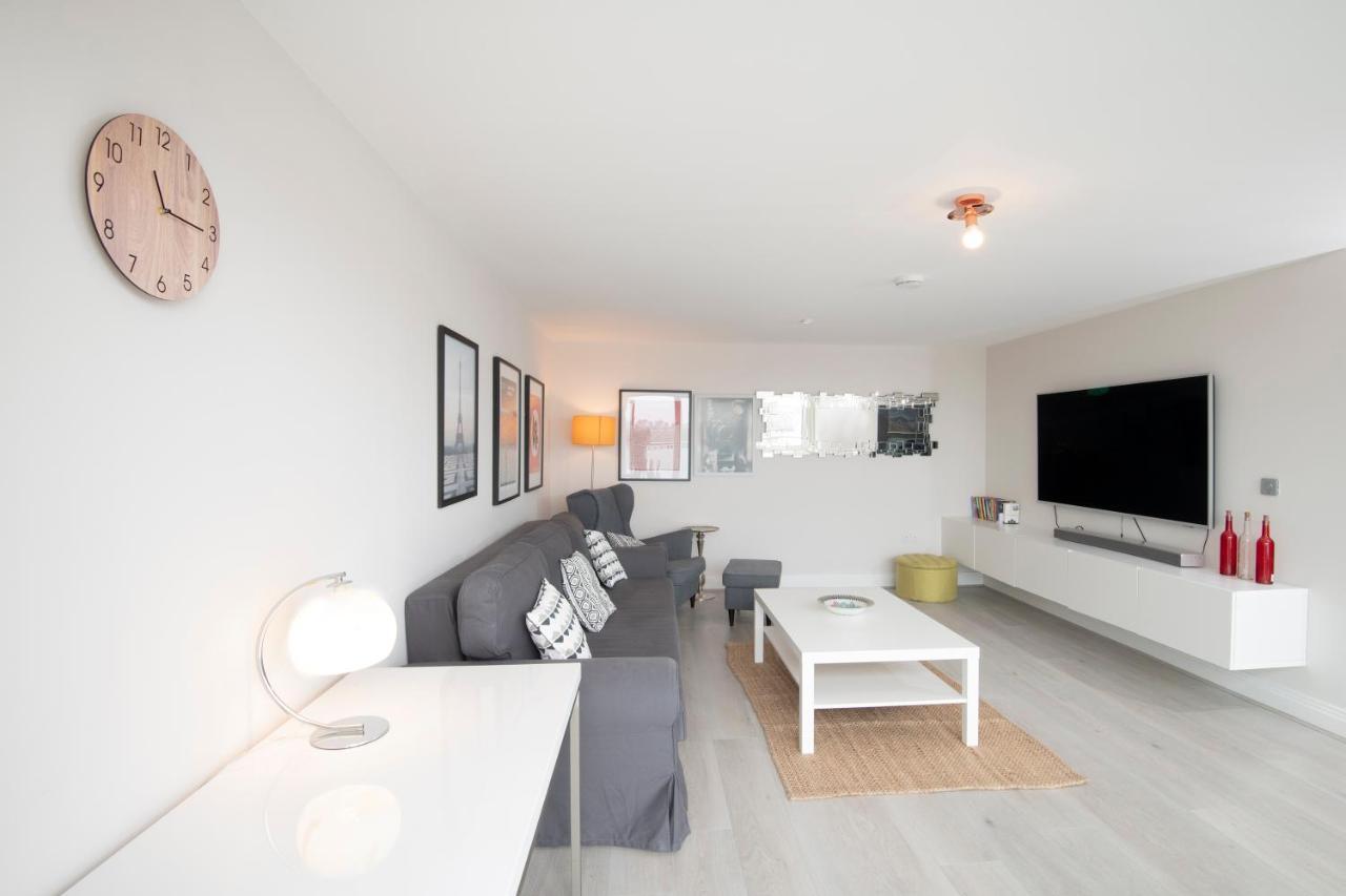 Spacious Apartment With Parking Space, Close To Heathrow, Elizabeth Line And Windsor Maidenhead Exterior foto